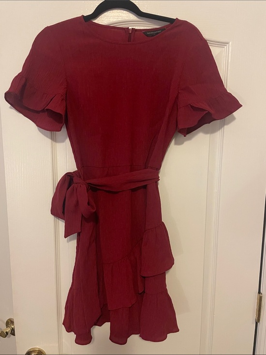 Banana Republic Dresses & Skirts - Banana Republic Ruffle Tie-Waist Mini Dress - Burgundy